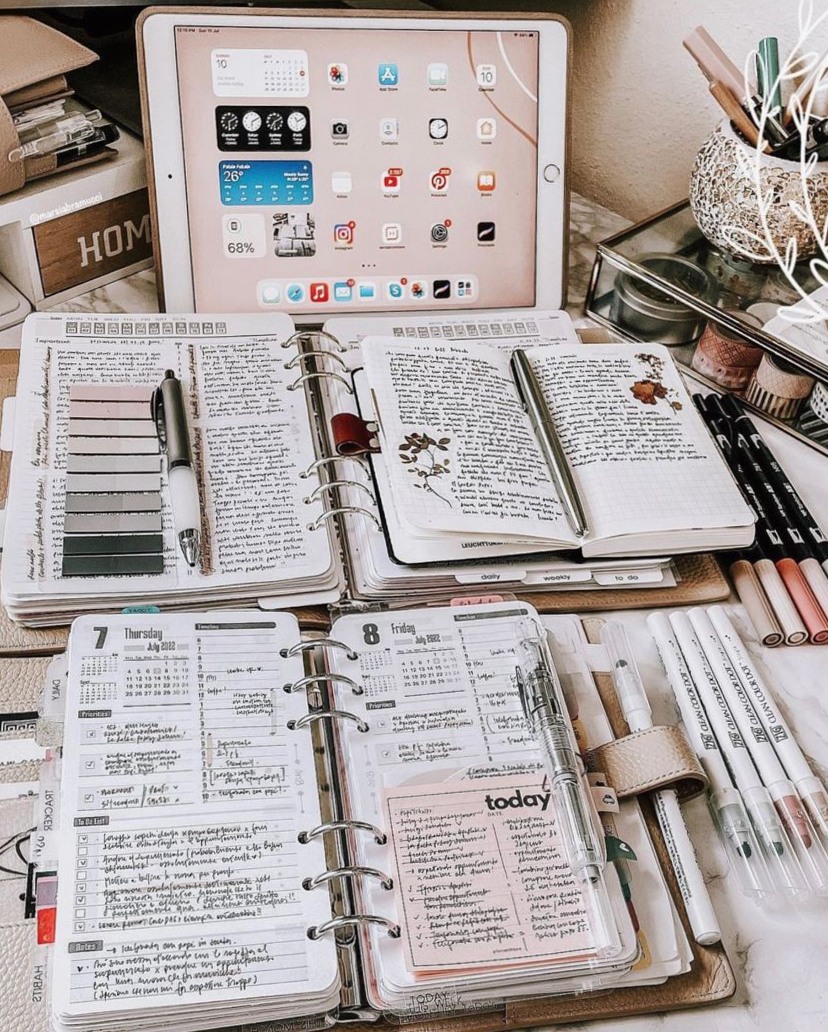 Aesthetic Organization Tips for Creative Spaces — 📊 📊 stay inspired all year long