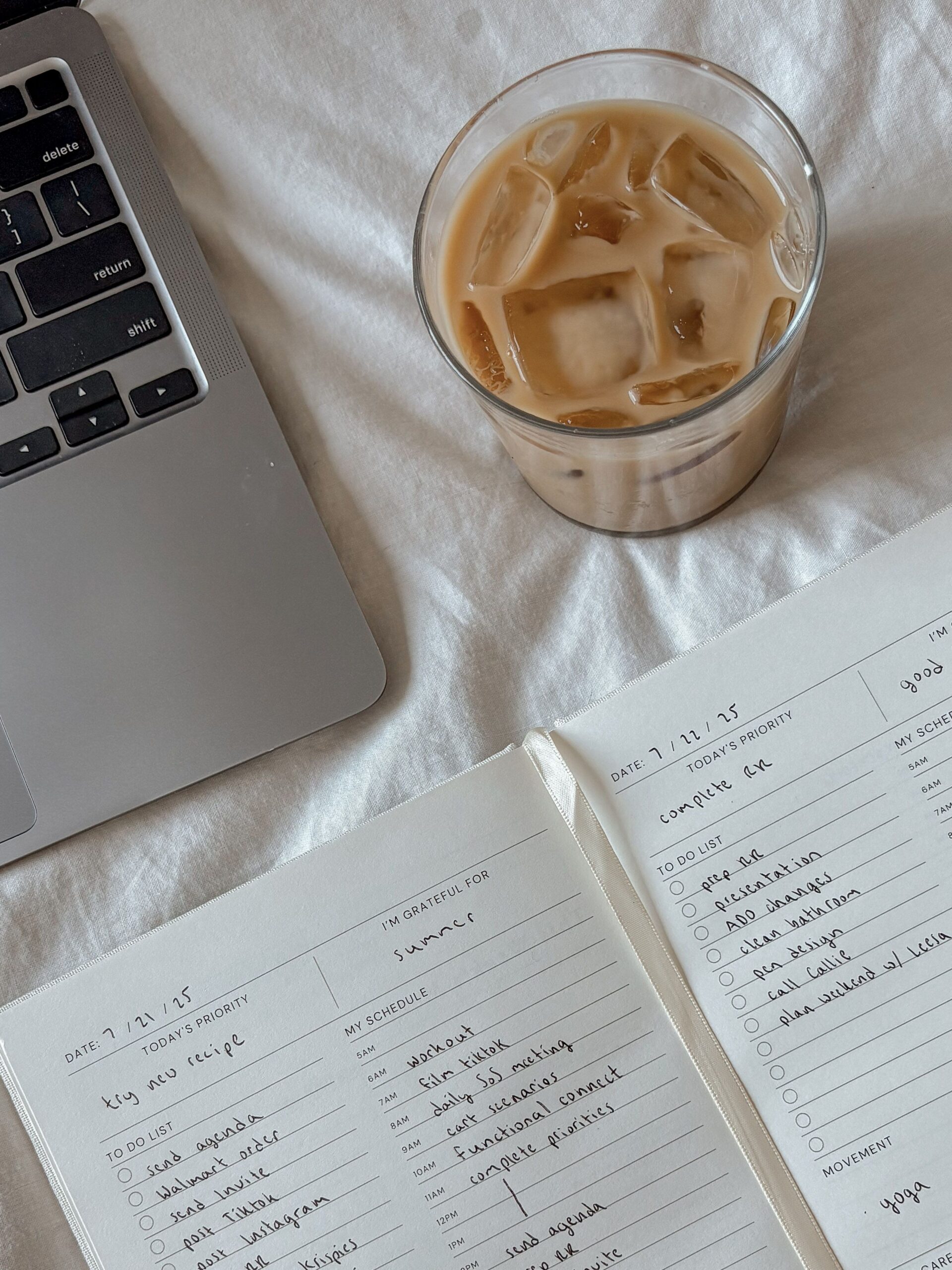 💄 💎 

The Secret to Staying Productive and Inspired This Year in Digital Design & Planners