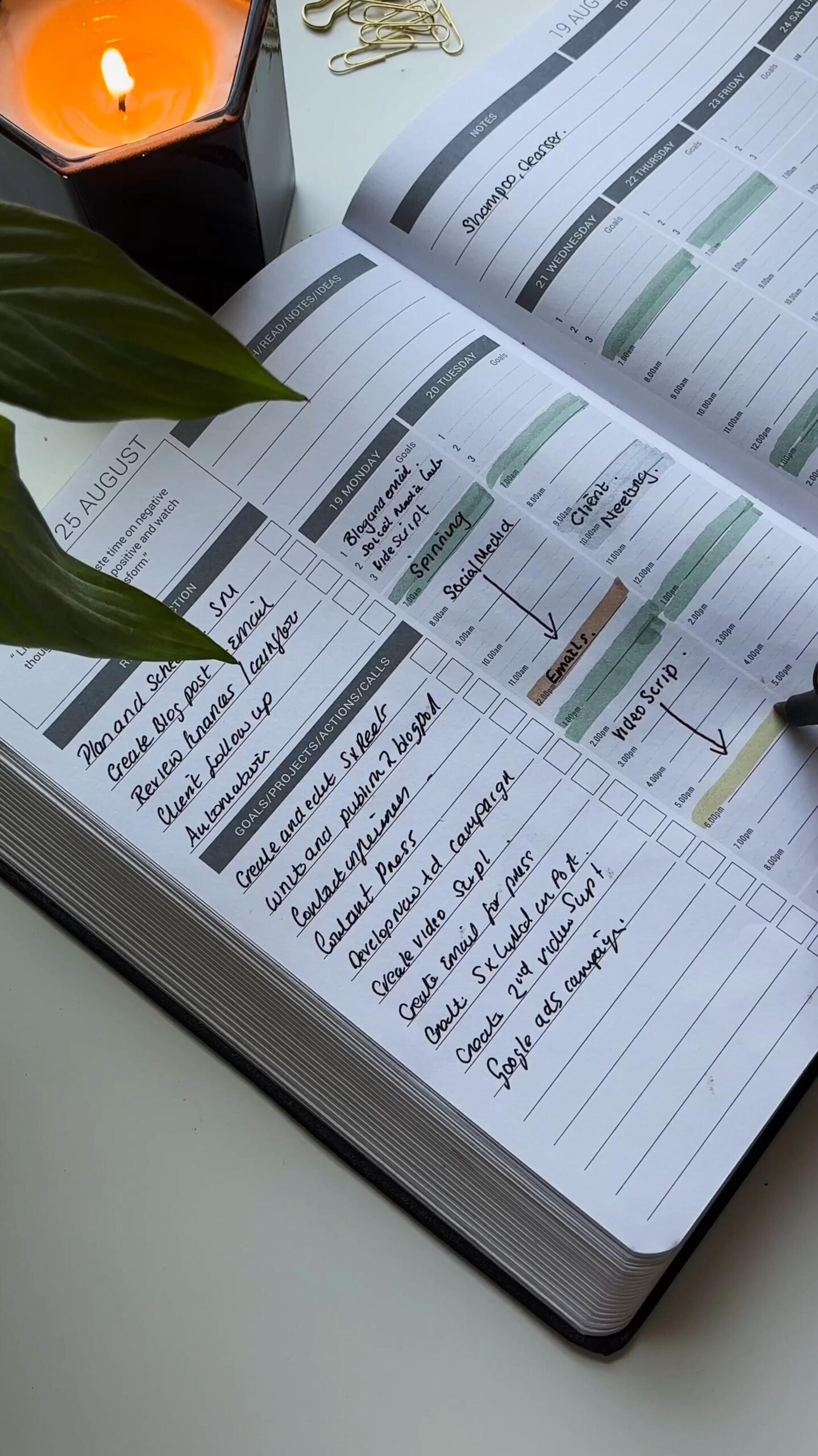 ☕ 💎 

The Secret To Staying Productive And Inspired This Year